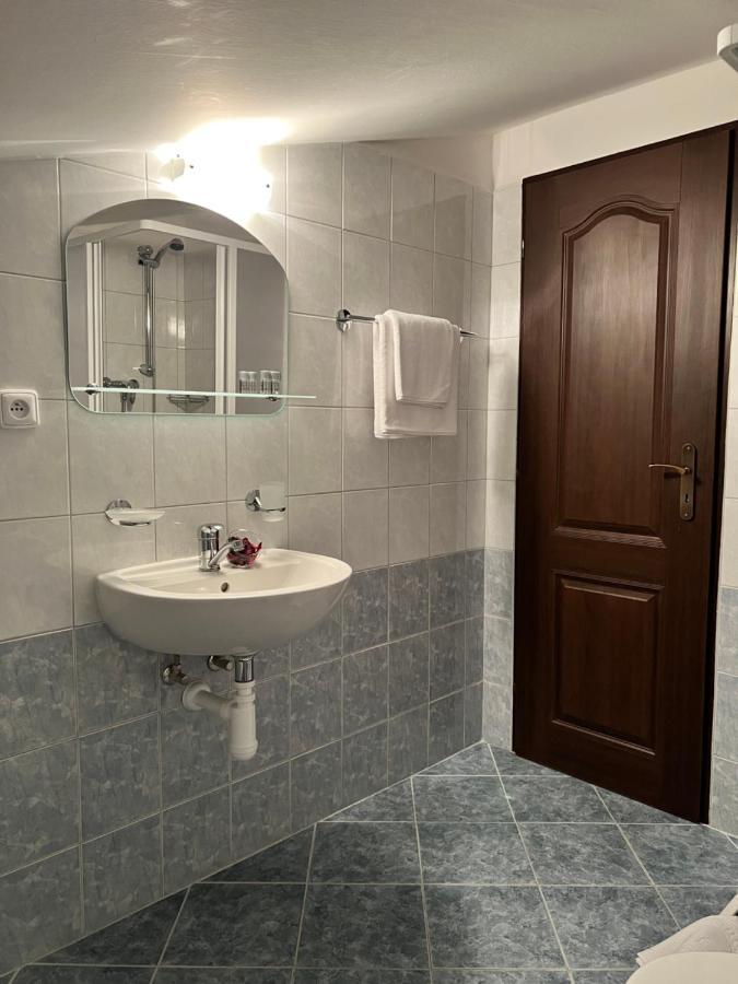 Hotel Marislav Cesnovice Ngoại thất bức ảnh