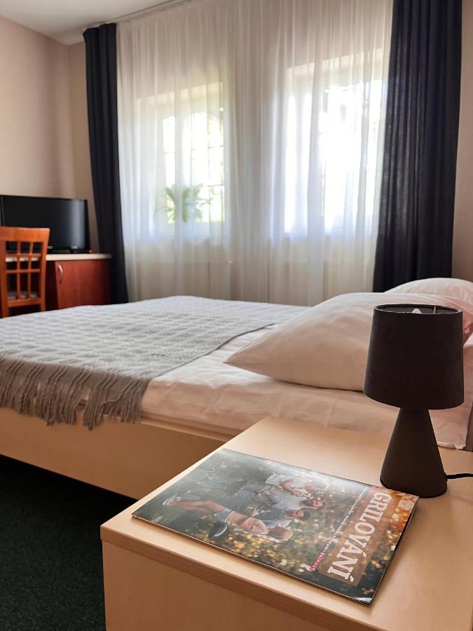 Hotel Marislav Cesnovice Ngoại thất bức ảnh