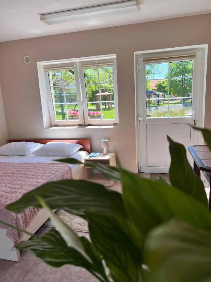 Hotel Marislav Cesnovice Ngoại thất bức ảnh